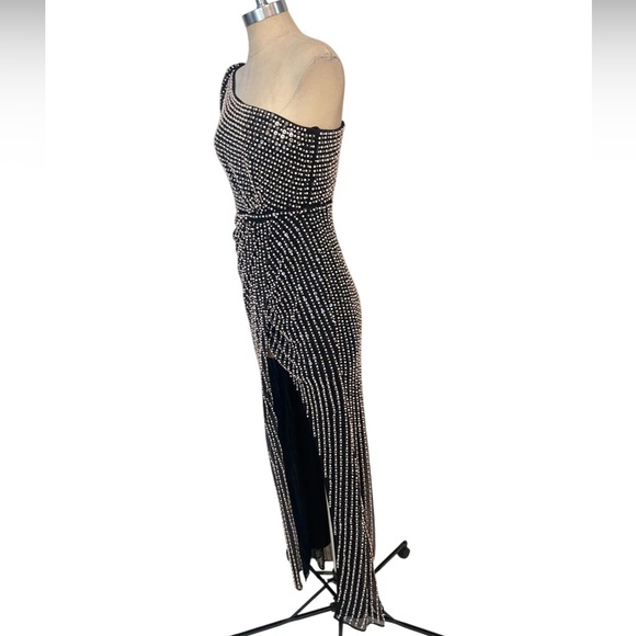 Mac Duggal Black with cream Pearl One Shoulder Gown Size 14 - Picture 6 of 15